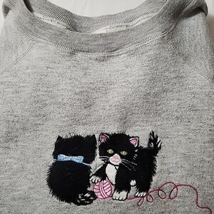 Vtg Cat Lover Gray Sweatshirt Kittens Playing Yarn Embroidered 80s Shirlee Des.